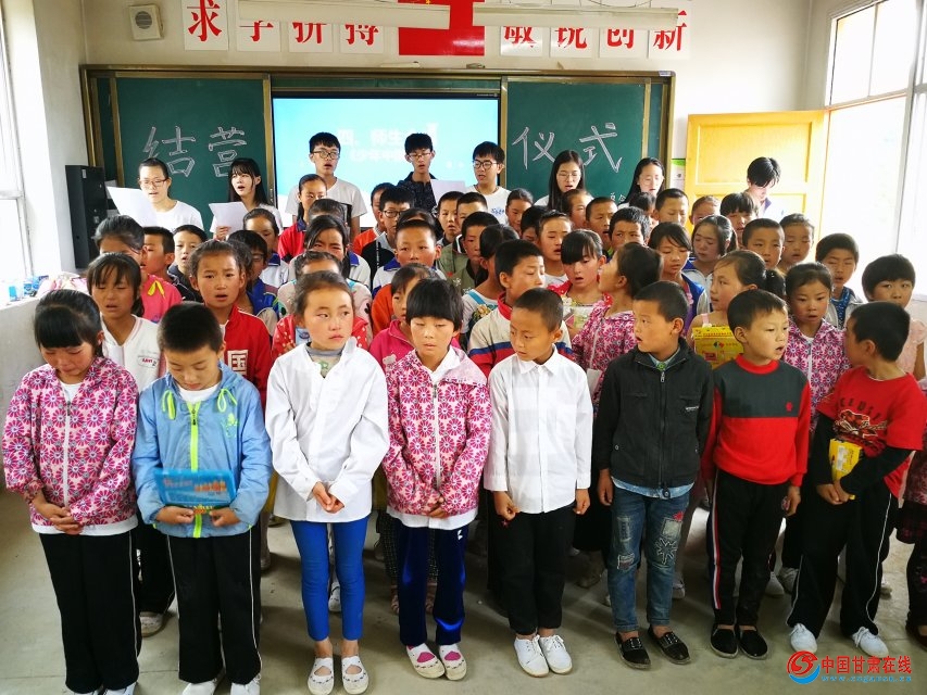 04师生共唱《少年<a href=http://www.cngansu.cn/news/shizhou/ target=_blank class=infotextkey>中国</a>说》汤明宇摄.jpg