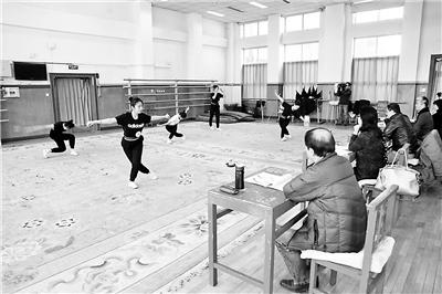 ��Ϸ������࿼���ֳ���ͼ/<a href=http://www.cngansu.cn/news/shizhou/ target=_blank class=infotextkey>�й�</a>Ϸ��ѧԺ