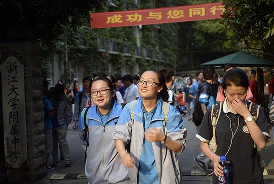 пųƵʵԵĸ߿ĸͼΪ201768գݣ㽭ѧѧ㣬μӸ߿ĿڽӢ￼Ժ߳Ӿ<a href=http://www.cngansu.cn/news/shizhou/ target=_blank class=infotextkey>й</a> 