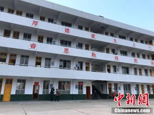 ����������ѧУ�������Ľ����ڽ�ѧ¥����¥����ϼ��