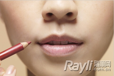 修饰嘴唇较薄或者较不对称的唇
