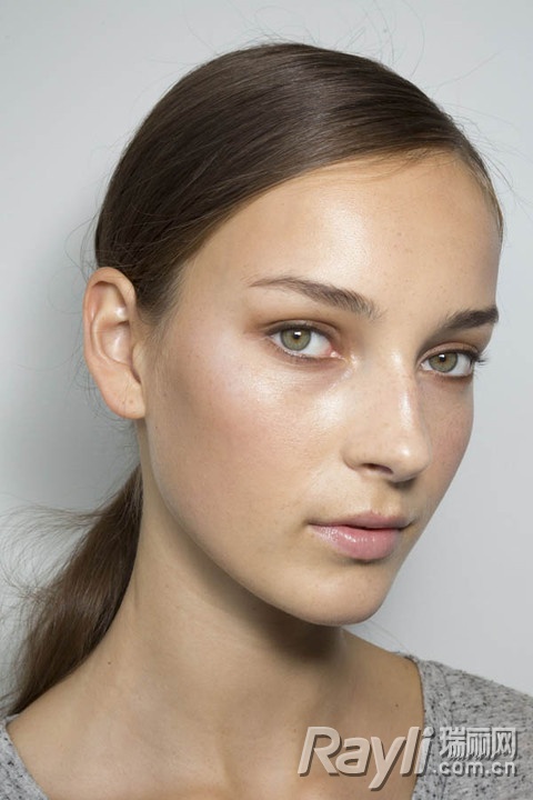 化妆前将皮肤的温度下降