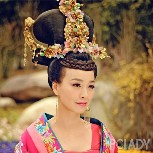 ���������ξ����װ���Ļ������췢�ͳ���Ů������һ