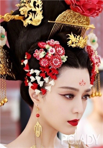 ���������ξ����װ���Ļ������췢�ͳ���Ů������һ