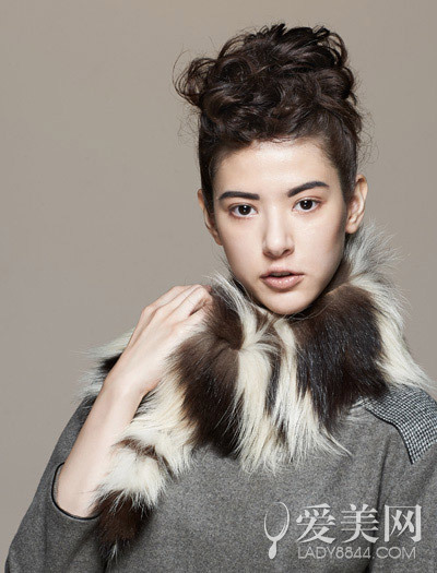 霸气盘发VS甜美编发冬日就要百变