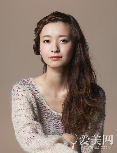 霸气盘发VS甜美编发冬日就要百变