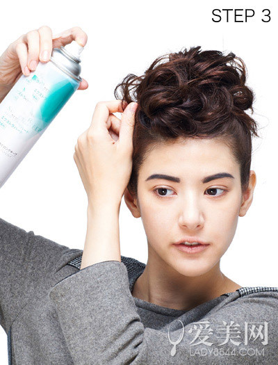 霸气盘发VS甜美编发冬日就要百变