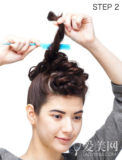 霸气盘发VS甜美编发冬日就要百变