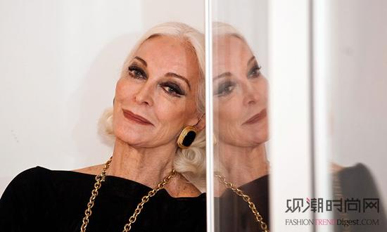 84ģCarmen dellorefice