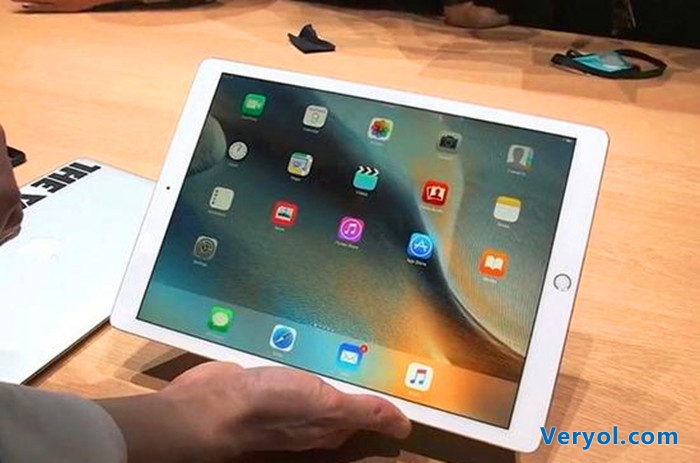 来自IDC发布的这份报告显示,第三季度全球的平板出货量为4870万台,看上去似乎还算可以但是如果你知道Q3全球智能手机的出货量达到了3.5亿台的话这个数字就显的寒酸了,而且更让人担忧的是该季度相比Q2的出货量又下降了12.6%,下降幅度也有点吓人。