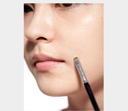 秋冬新娘上妆易卡粉