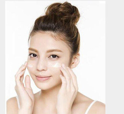 秋冬新娘上妆易卡粉 秋季底妆小技巧