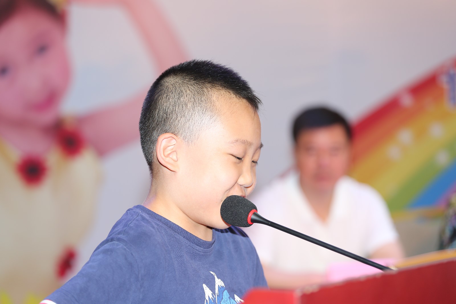 儿童代表陶云哲同学发言.JPG 儿童代表陶云哲同学发言.JPG