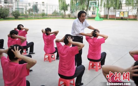 ͼΪ<a href=http://www.cngansu.cn/news/ target=_blank class=infotextkey></a>ְ̫ҵѵѧУУҼ߼ҽĦʦĪ˰ָŮӽ䶾ѧԱѹѨλ 