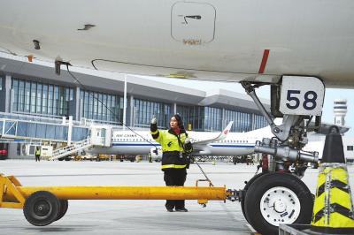 ʩٻССӰ;޴ķɻγĶԱȡ