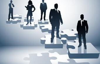 点击图片翻到下一页>> 深圳60余政府机关人均年薪:前海管理局人均43万