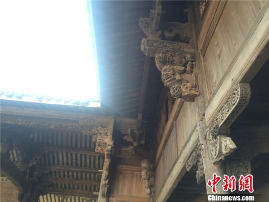 璟园古民居博物馆一处古民居,雕梁画栋,十分精美 奚金燕 摄 璟园古民居博物馆一处古民居,雕梁画栋,十分精美 奚金燕 摄