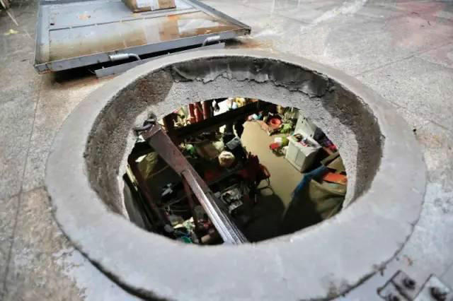 郑州老两口蜗居5米井下 50平米家电齐全