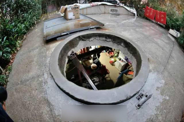 郑州老两口蜗居5米井下 50平米家电齐全