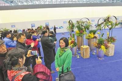 上合会议场馆免费向公众开放第一天迎来大量游人