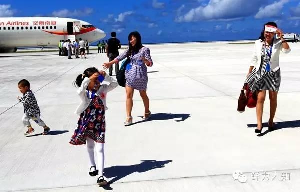 第一次打“飞的”上南沙探亲的礁嫂