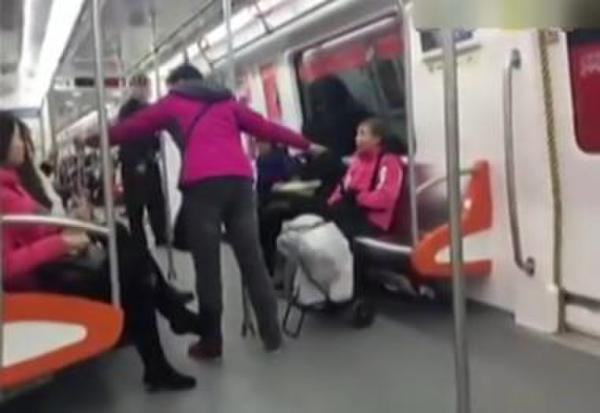 杭州地铁咆哮女