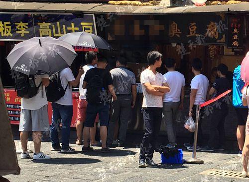 武昌户部巷臭豆腐店出现“排队托”:每天80元