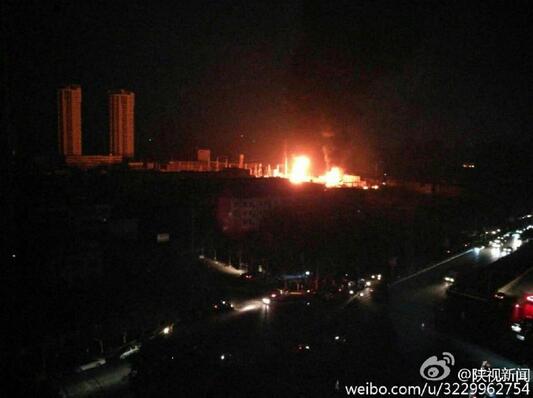 西安南郊变电站爆炸 过火面积约100平米天空都被照亮(图)