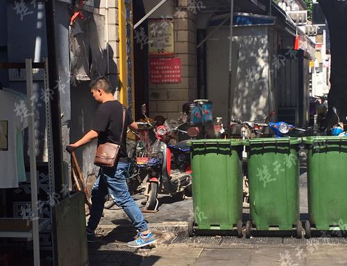 武昌户部巷臭豆腐店出现“排队托”:每天80元