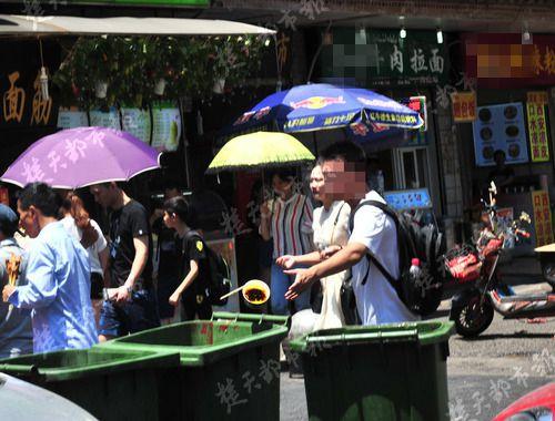 武昌户部巷臭豆腐店出现“排队托”:每天80元