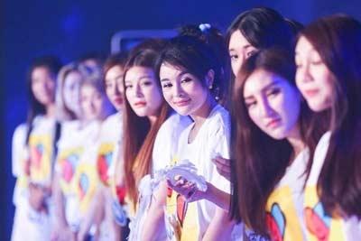 网红脸识别大战 上百张网红照片眼花缭乱