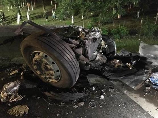 客车爆胎落水26人遇难 正视爆胎我们让悲剧不在上演