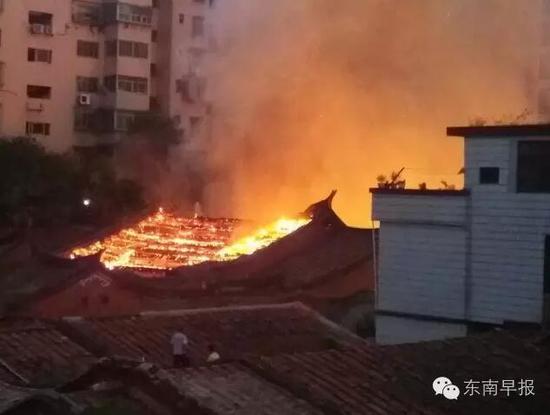 23հ6ʱλȪɽ԰һͻȻ֣7½ϵֳȻ120ȻҲϵֳԮխ;ȻýԱֻܴСˮŻֳȻԱ뼰ʱDIV