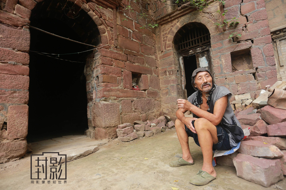 סҤԼľѣҲñķһļؤװںϹкٵ£һλĴţʦ״Ԫĺᣬ˽70꣬¿޶ɽ״ԪҤˮ޵磬լΪ˵֣˴ӲҪǮƣǮҪҪˣ˵һ˲ûǮߵпɳԾУ֪㣬˳ơţùͼ/Ӿ<a href=http://www.cngansu.cn/news/shizhou/ target=_blank class=infotextkey>й</a>