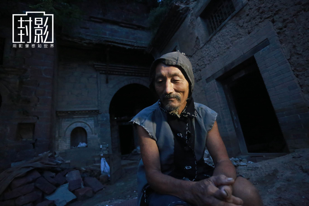 סҤԼľѣҲñķһļؤװںϹкٵ£һλĴţʦ״Ԫĺᣬ˽70꣬¿޶ɽ״ԪҤˮ޵磬լΪ˵֣˴ӲҪǮƣǮҪҪˣ˵һ˲ûǮߵпɳԾУ֪㣬˳ơţùͼ/Ӿ<a href=http://www.cngansu.cn/news/shizhou/ target=_blank class=infotextkey>й</a>