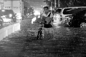 暴雨再袭京城 疑似“7·21”重来