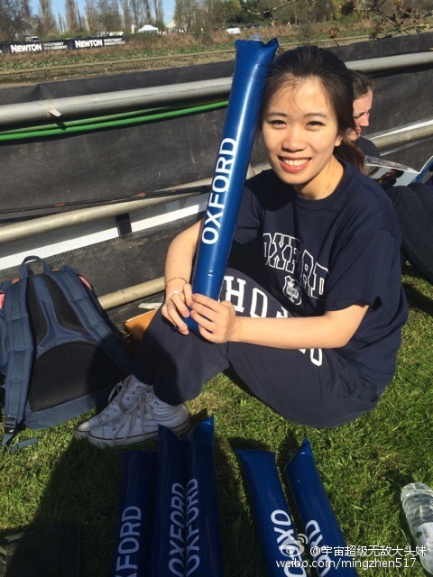 90����Ůѧ��ִ�̵��ӿƴ� ΪӢ�����Ŵ�ѧ˶ʿ