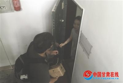 男子两年前售58个热水袋 如今奔走5省市召回