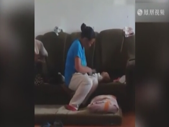 没人性!女子1分钟狂扇婴儿42个耳光 孩子哭喊失声