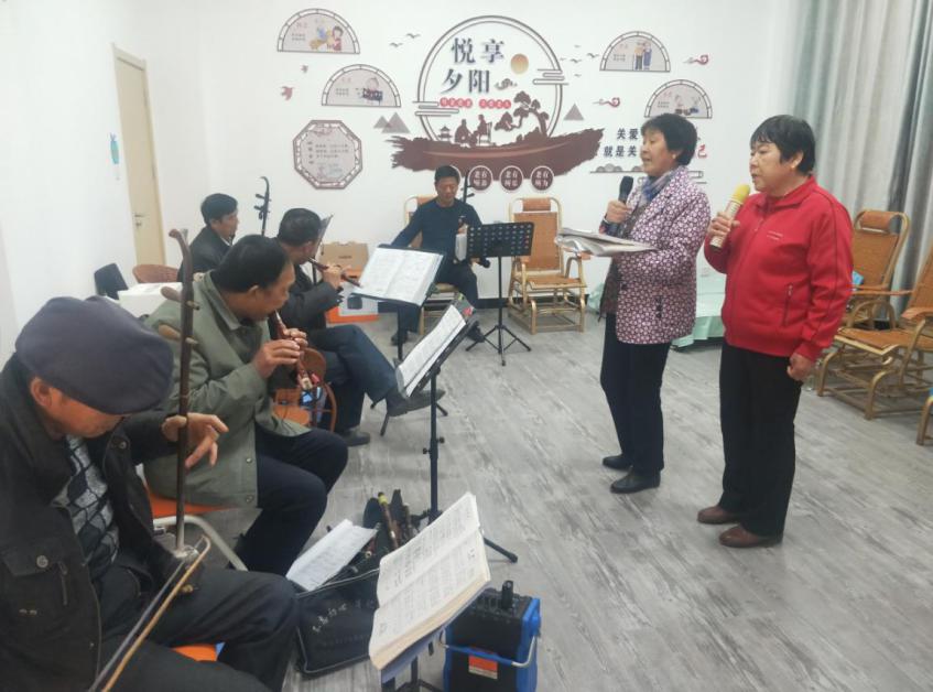 587d290419b67bc50747b562ebe2ef75.jpg 社区老年乐队.jpg