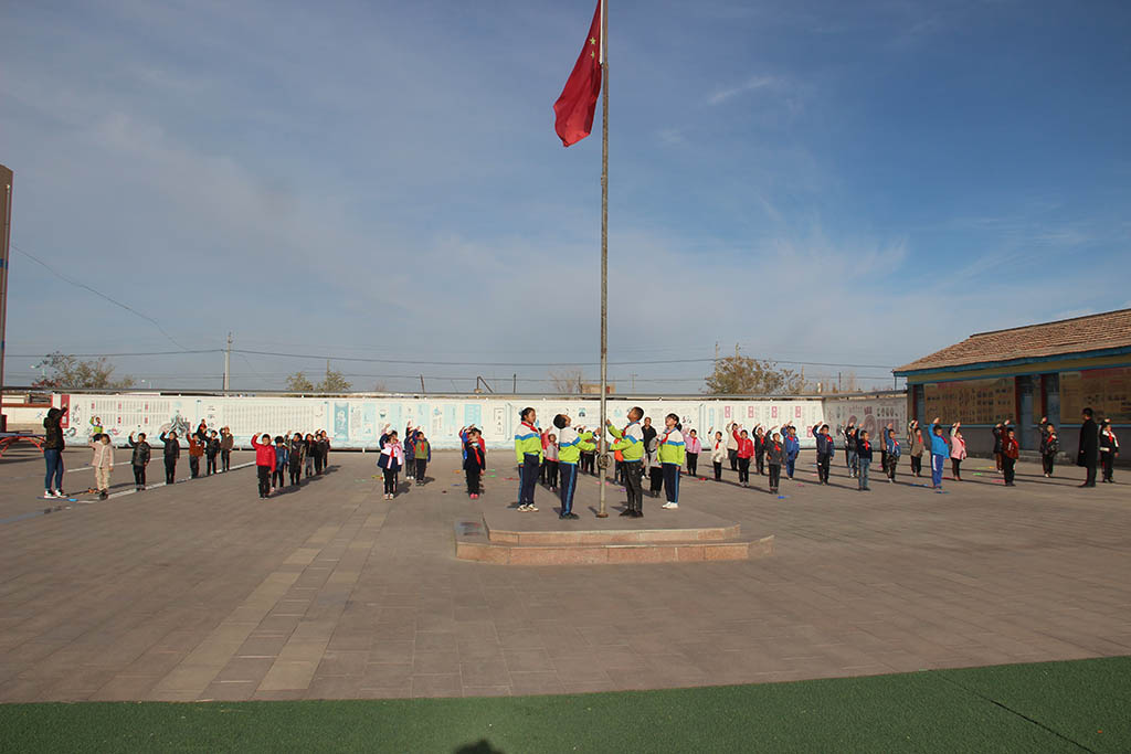 d9bd11802dfada683553e6cbf806904c.jpg 升国旗演讲 (1).JPG