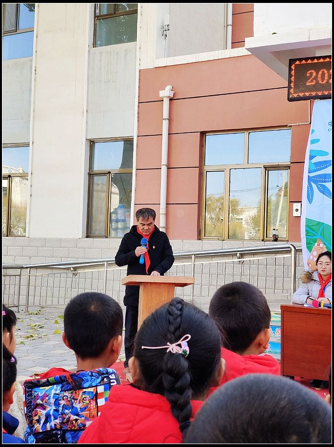 5cac1be7261309229ab6cdb0bd88a16e.jpg nEO_IMG_教育局领导讲话.jpg