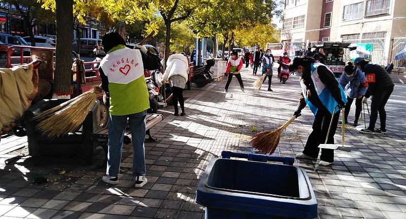 80f8cbc55060d50e8c3ede1aafd5709b.jpg nEO_IMG_富康路社区开展“清污消土”专项行动一.jpg