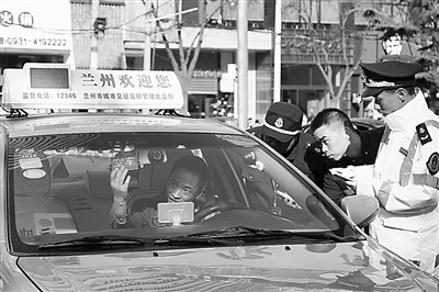 �����г��˴������⳵Υ��ͷǷ�Ӫ��