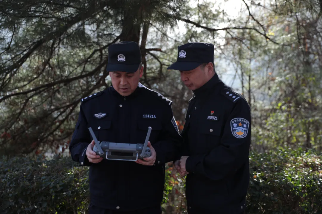 b56c279d4222ea7a04cb15e5ea8e0b8d.jpg 3.jpg