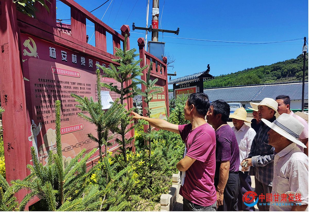 1862c77fb3038f1aa2bbc65db3392bd6.jpg nEO_IMG_崇信县新窑镇:“星级评定”激发党员“星”动力附图1.jpg