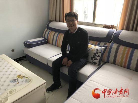 丁少强接受记者采访