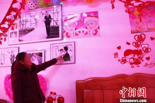 <a href=http://www.cngansu.cn/news/ target=_blank class=infotextkey>����</a>��ˮ�غ��´������С�����⴩�˼�ϲ������·���Ϊ����ʷ���岼�õ��·�����С��¥�Ķ��㣬��ɴ�������ڽ�׵�ǽ�ϡ�����ѩ����