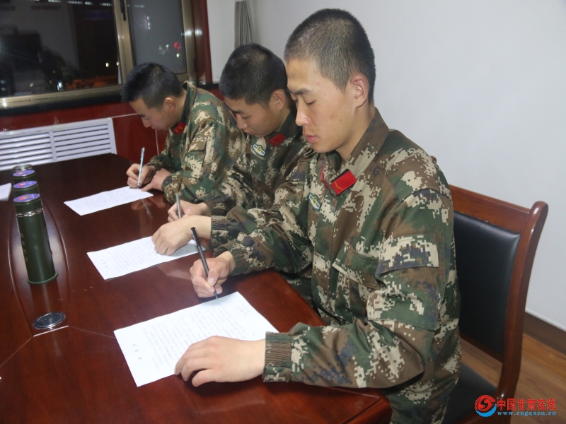 七里墩中队组织全体官兵签订拥护改革、支持