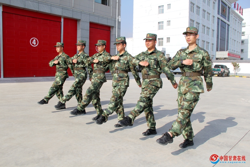天水武山消防大队以换装为契机开展警容风纪检